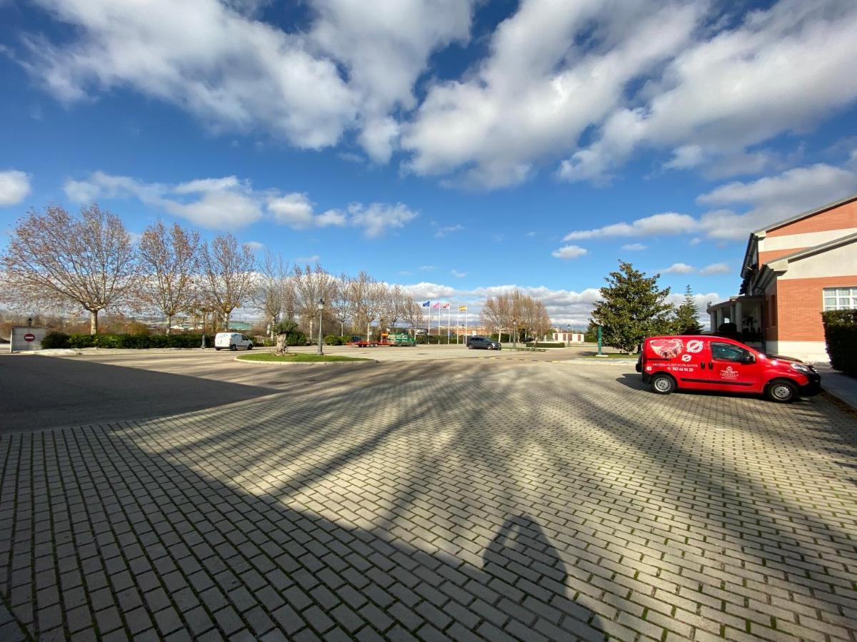 Hotel Lasa Sport Вальядолід Екстер'єр фото